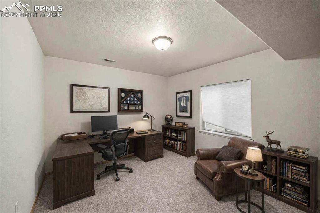 Image 17 of 46: Office