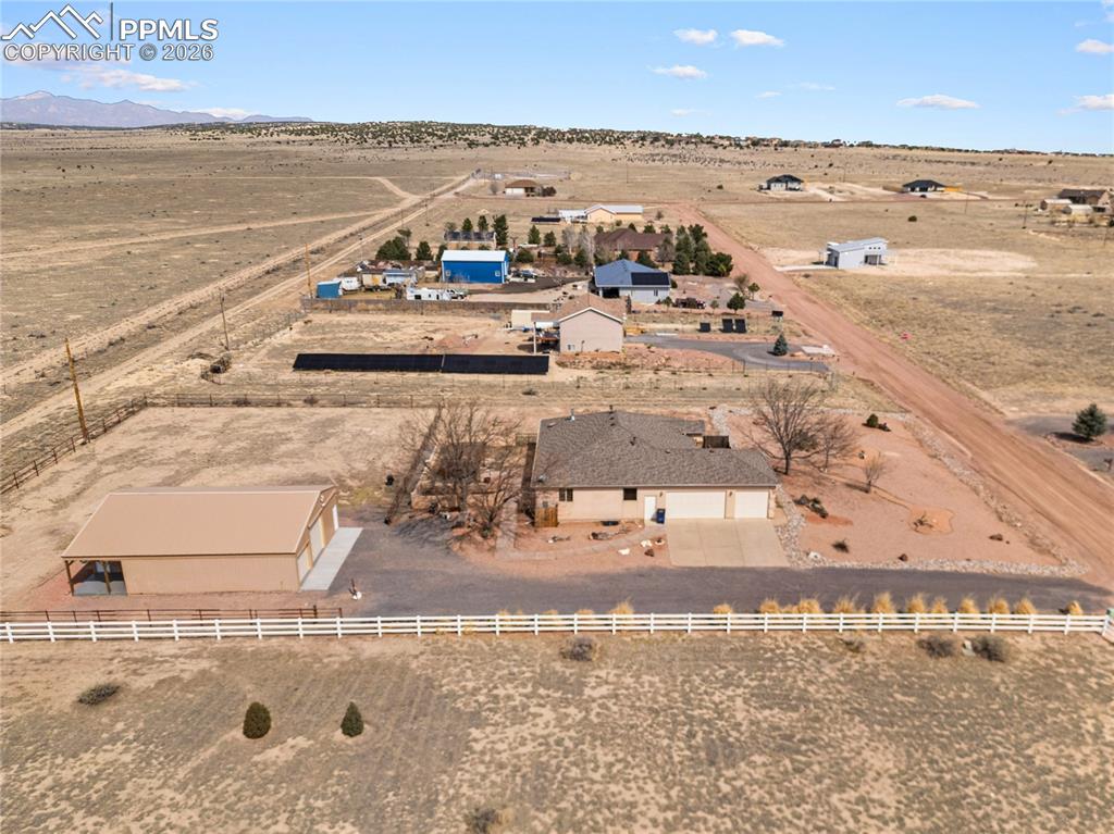 Image 34 of 46: Beautiful sprawling property with room for horses or hobbies