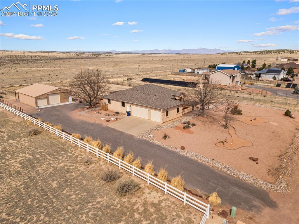 Image 40 of 46: Beautiful sprawling property with room for horses or hobbies