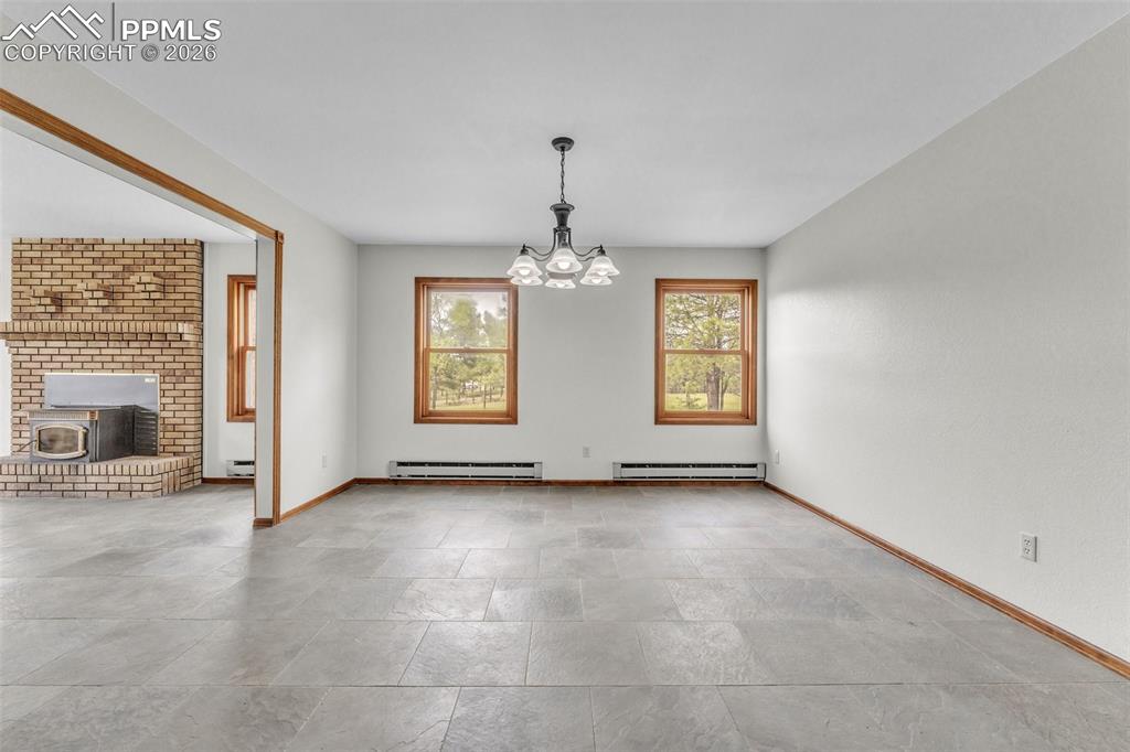 Image 12 of 50: Dining Area