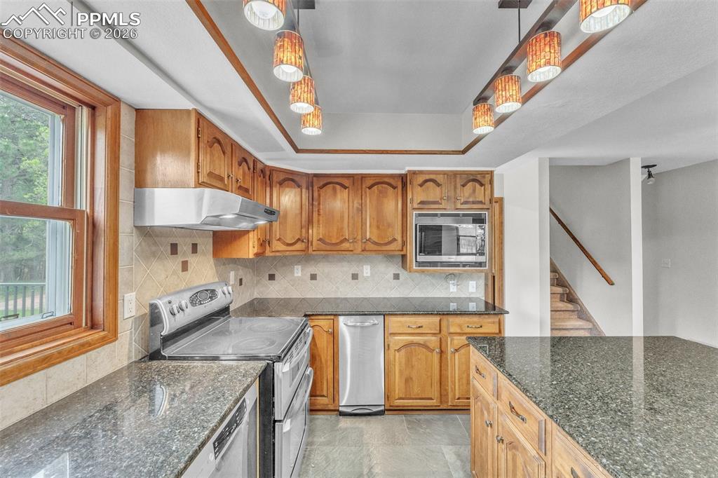 Image 23 of 50: Kitchen