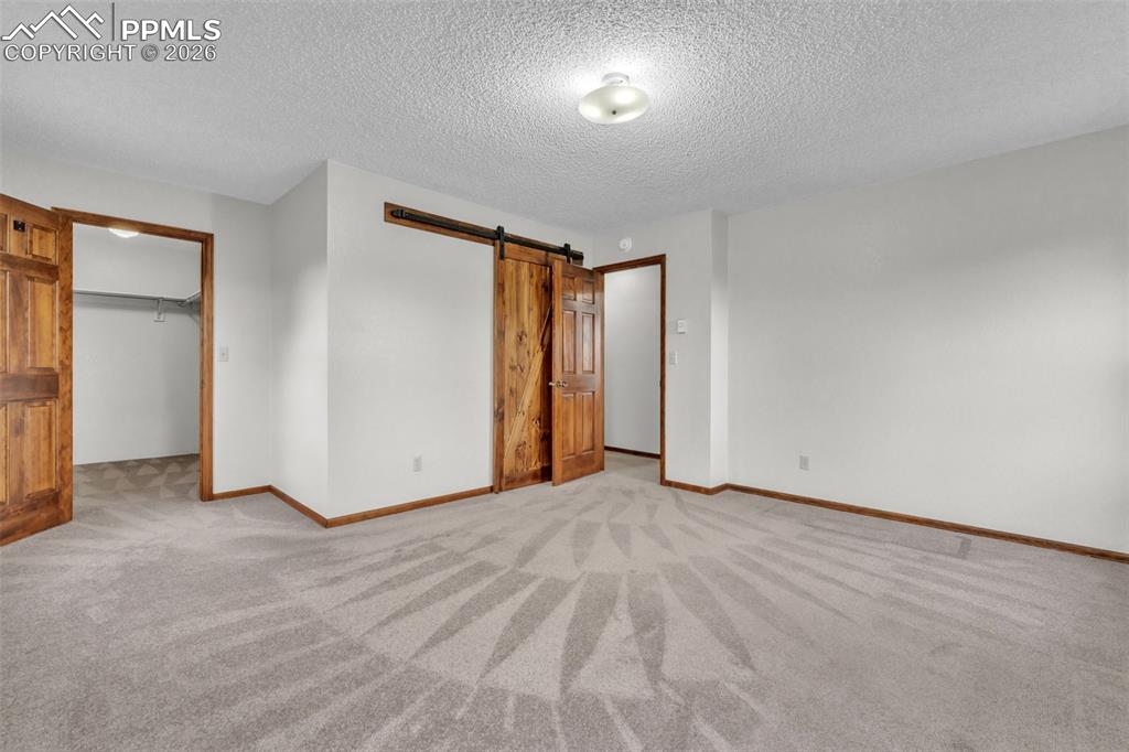 Image 32 of 50: Bedroom