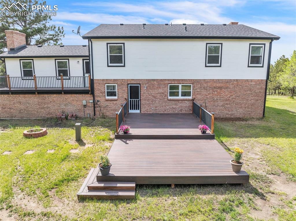 Image 36 of 50: Back of Structure