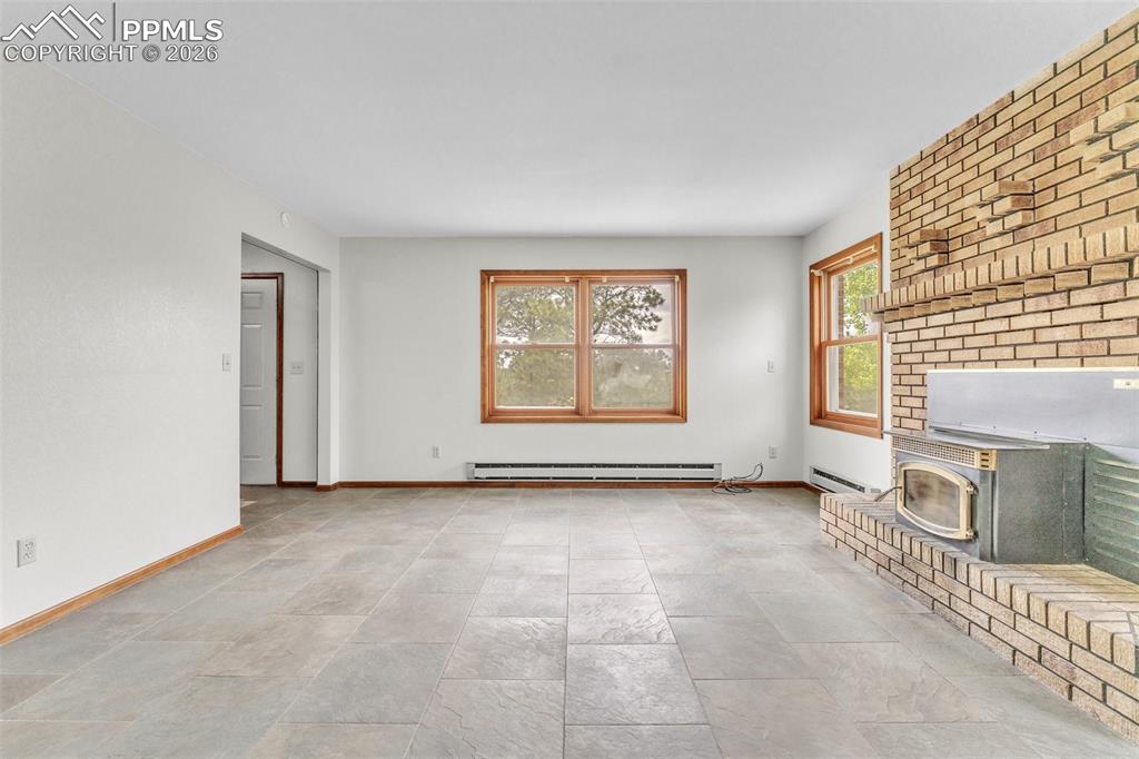 Image 9 of 50: Living Room