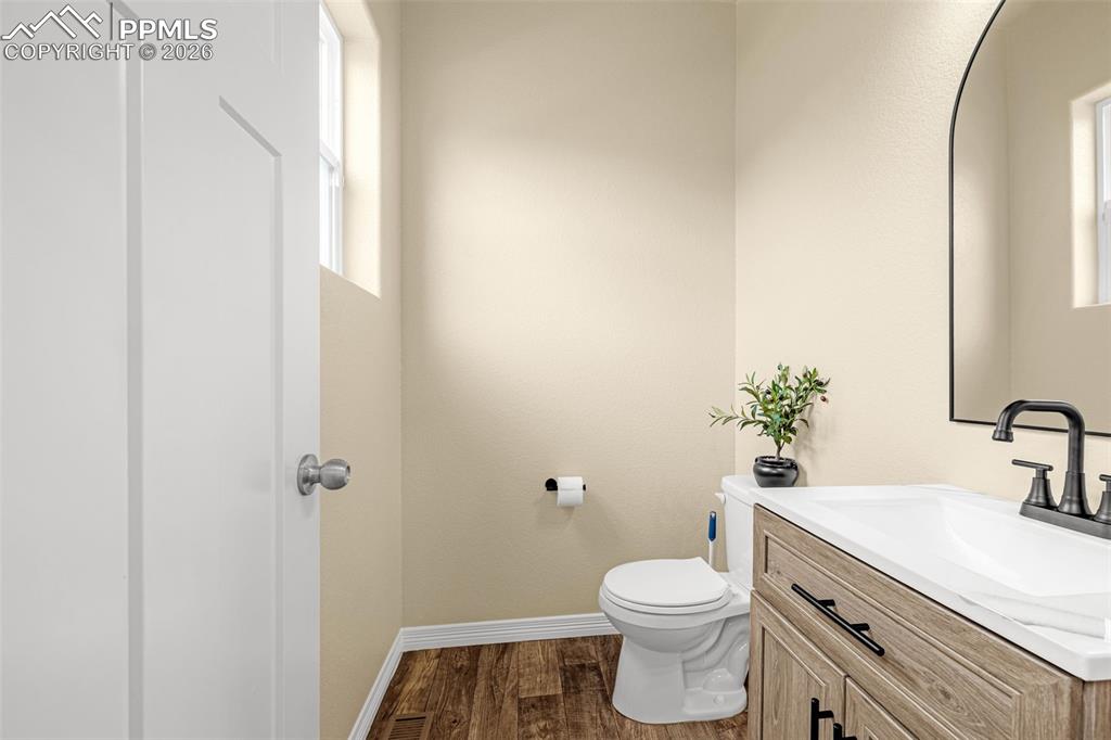 Image 16 of 50: Bathroom