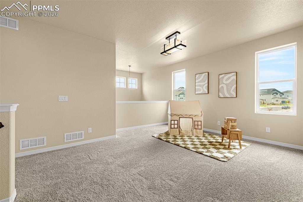 Image 18 of 50: Sitting Room