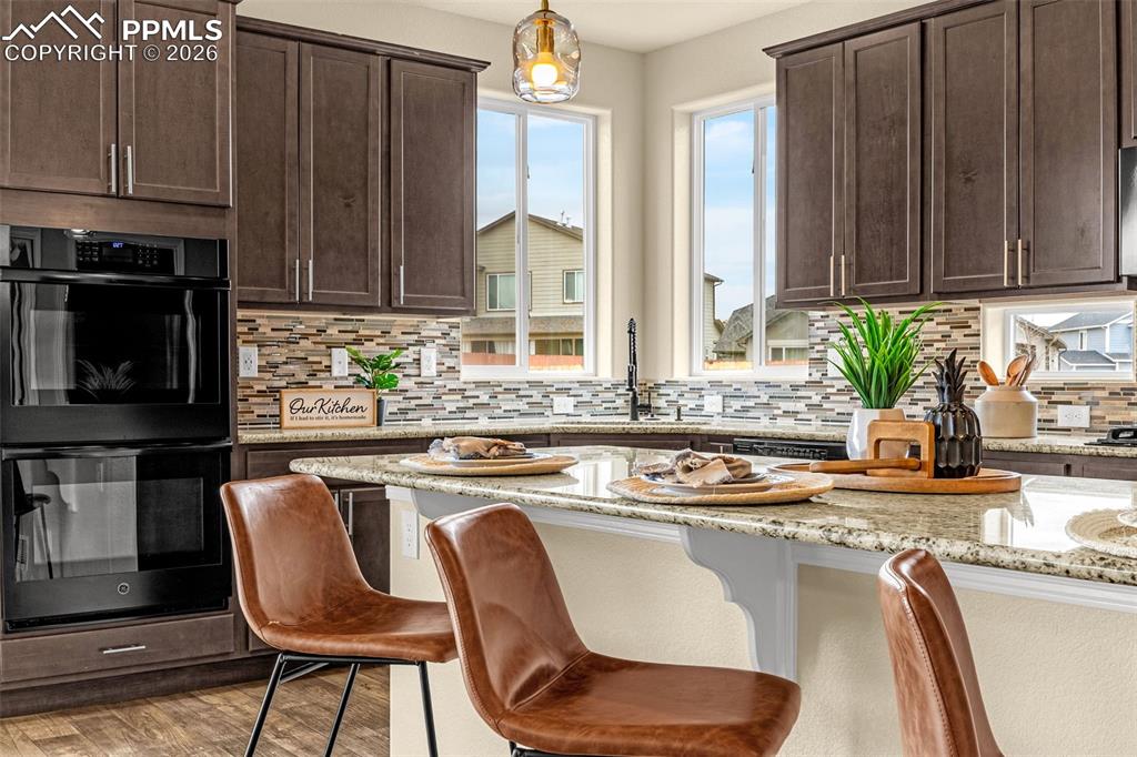 Image 9 of 50: Kitchen