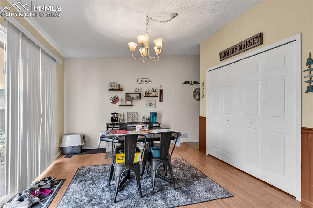 Image 12 of 47: Dining Area