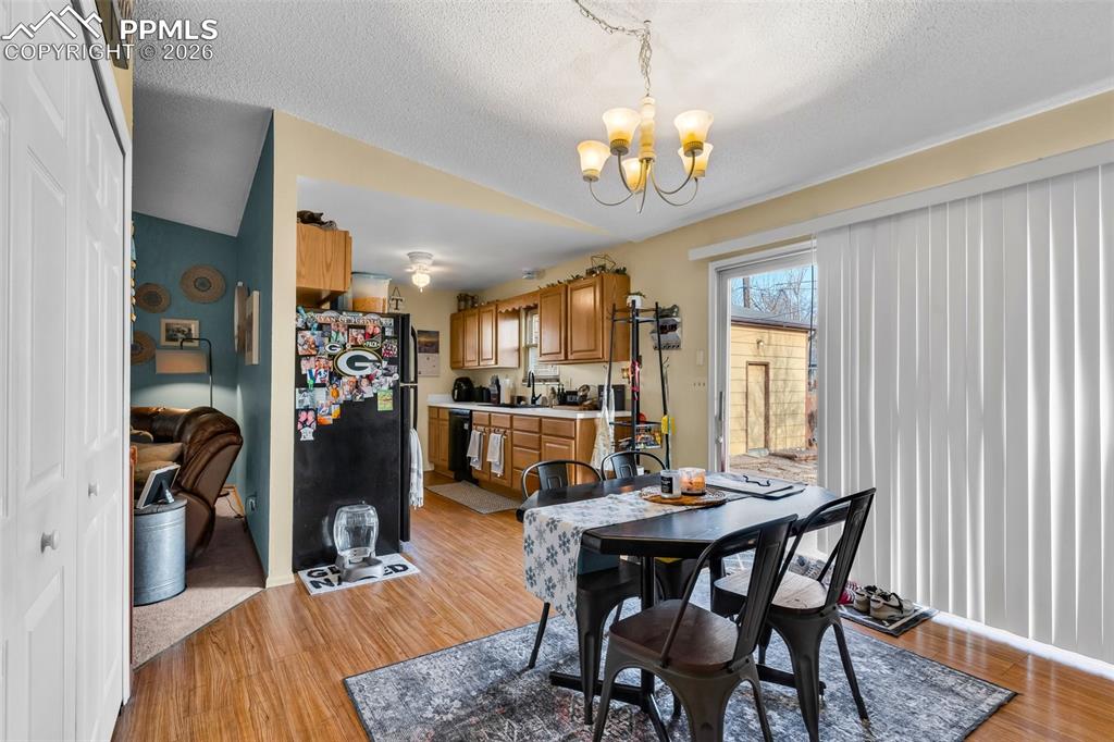 Image 13 of 47: Dining Area