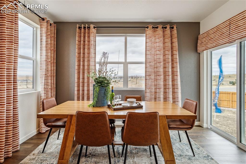 Image 10 of 22: Dining Area