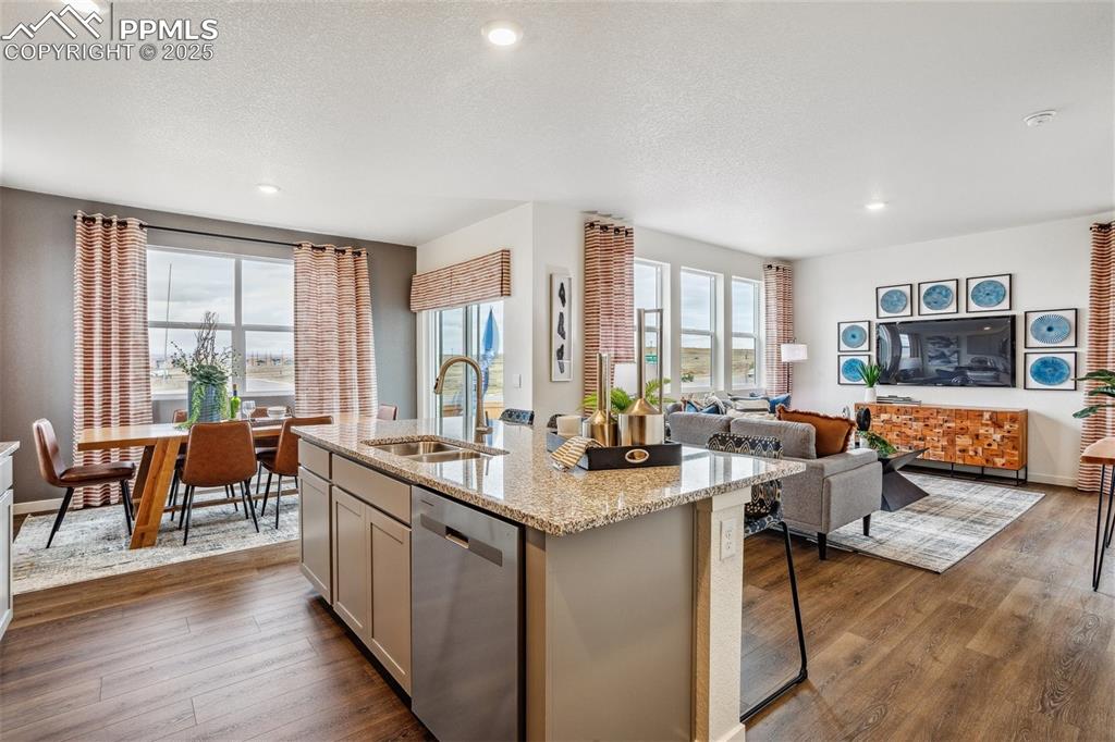 Image 7 of 22: Kitchen