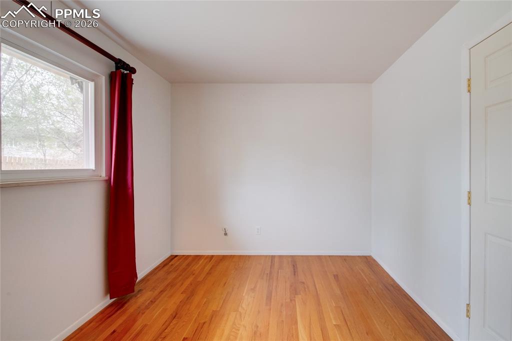 Image 15 of 46: Bedroom