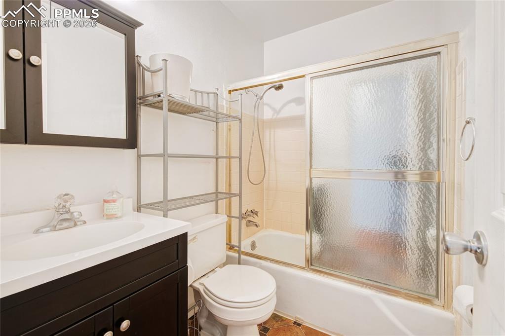 Image 19 of 46: Bathroom