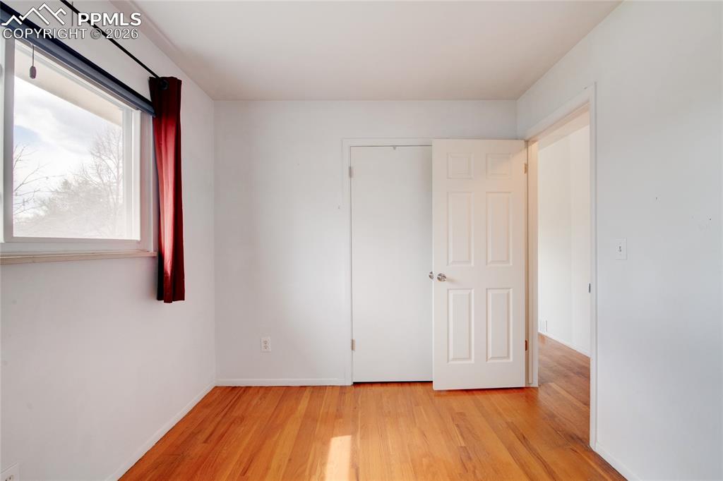 Image 22 of 46: Bedroom