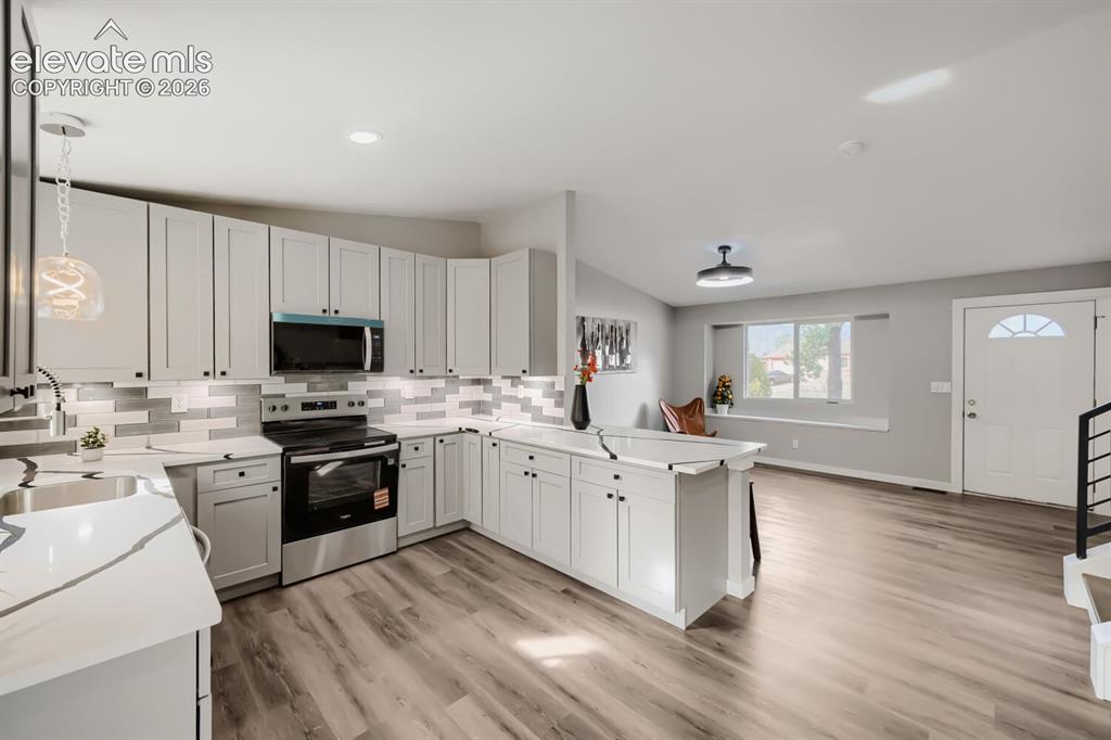 Image 4 of 24: Kitchen