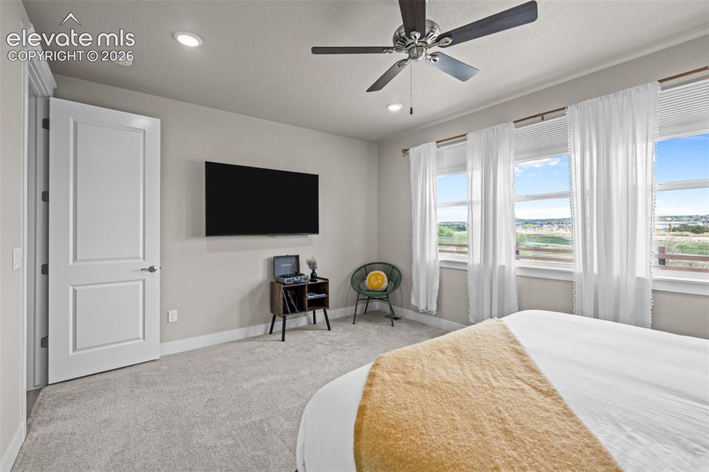 Image 14 of 45: Bedroom