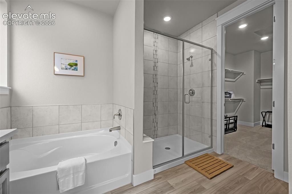 Image 16 of 45: Bathroom