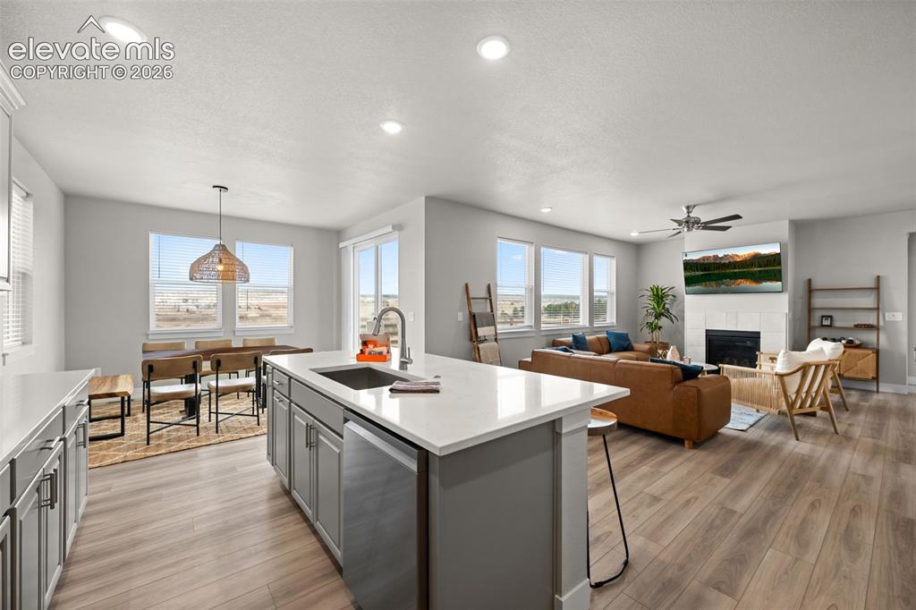 Image 9 of 45: Kitchen
