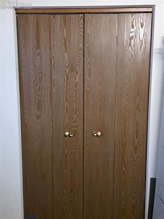 Image 14 of 17: Closet