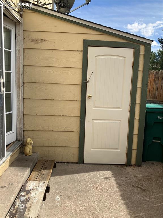 Image 16 of 17: Laundry