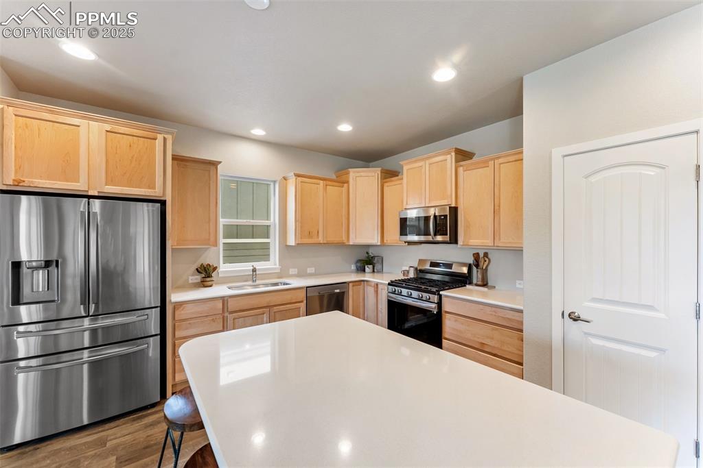 Image 14 of 49: Kitchen