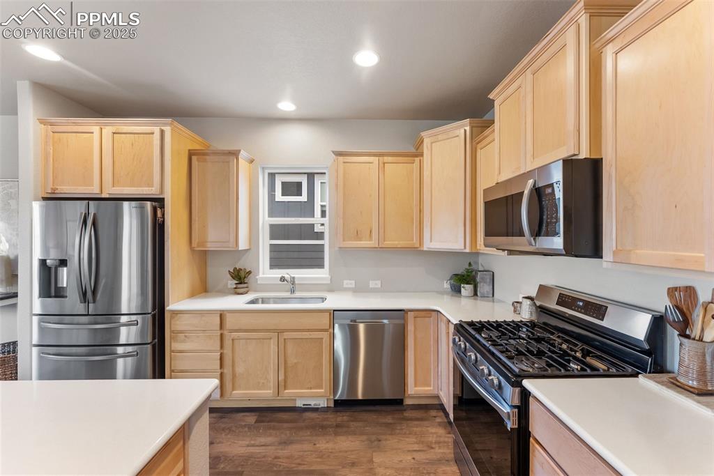 Image 15 of 49: Kitchen