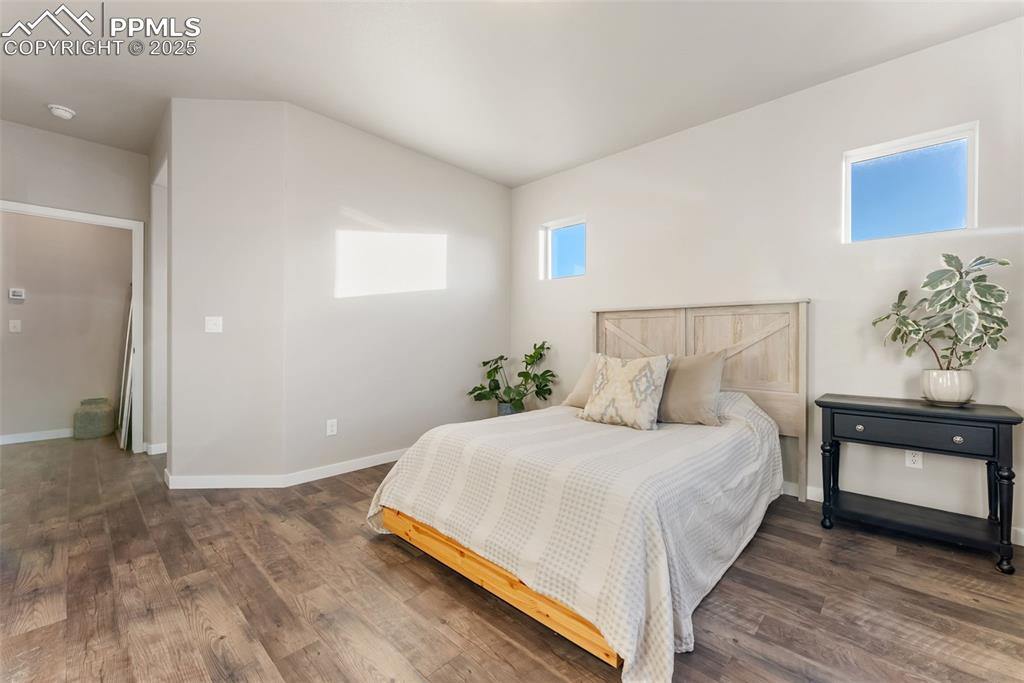 Image 19 of 49: Bedroom