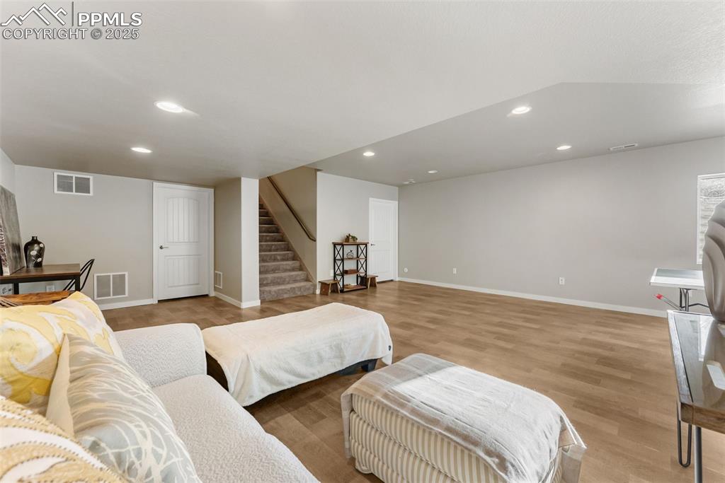 Image 31 of 49: Living Room