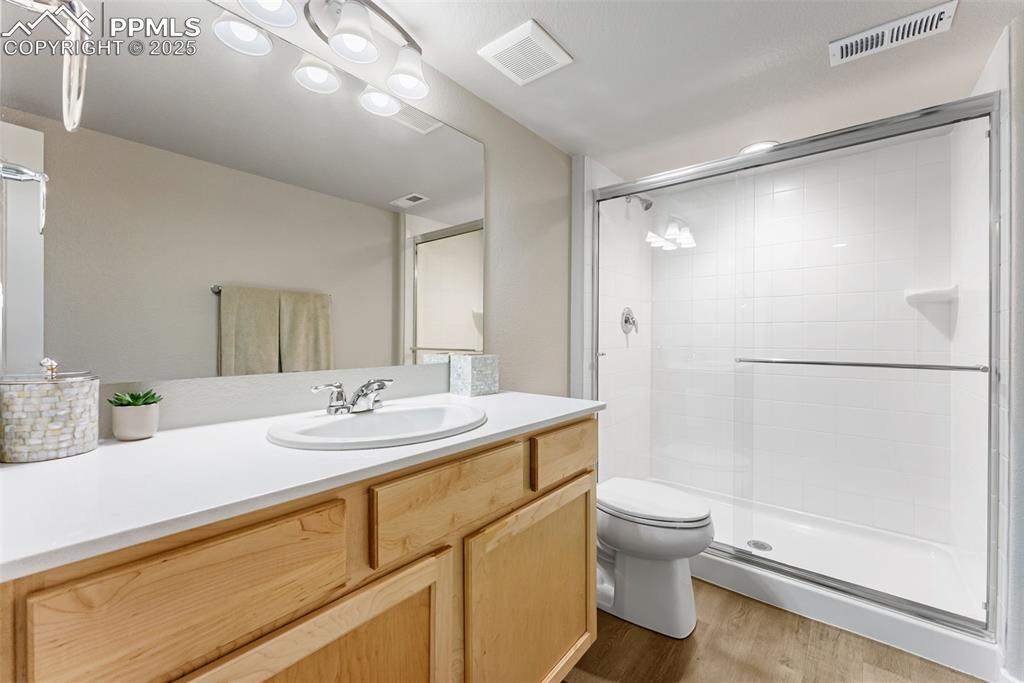 Image 37 of 49: Bathroom