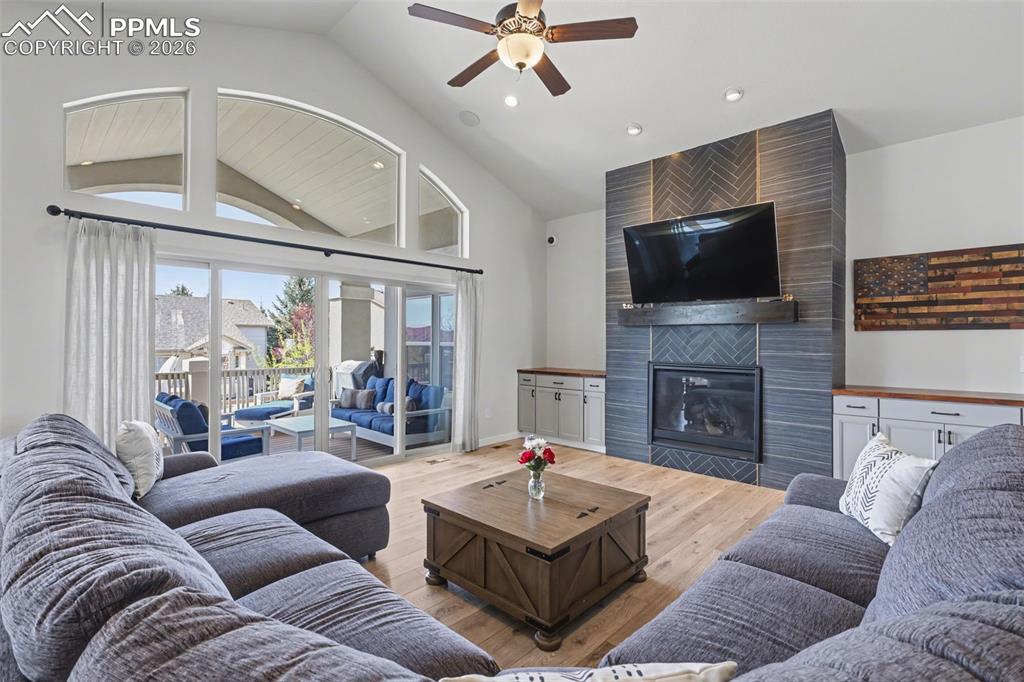 Image 10 of 50: Living Room