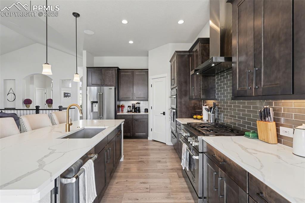 Image 13 of 50: Kitchen