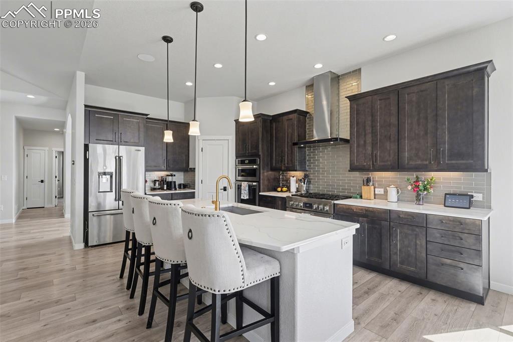 Image 14 of 50: Kitchen