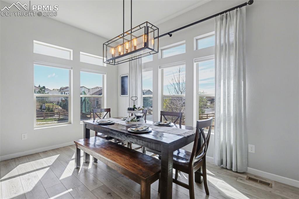 Image 16 of 50: Dining Room