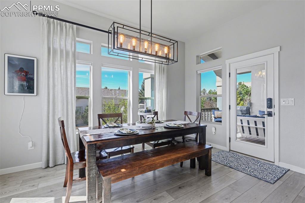 Image 17 of 50: Dining Room