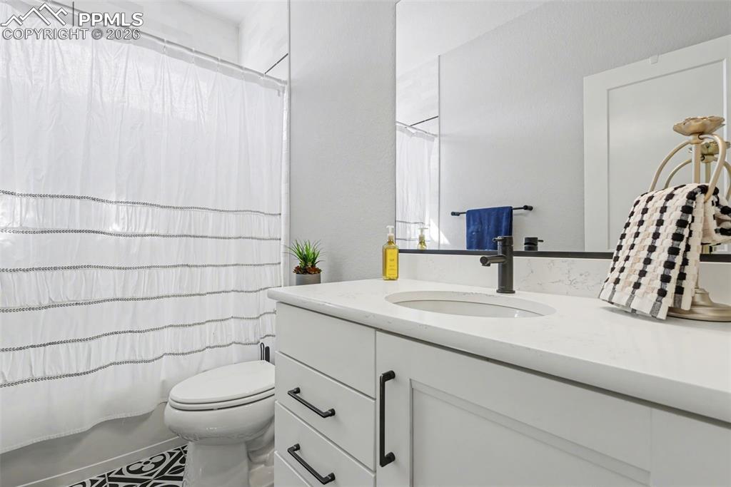 Image 28 of 50: Bathroom