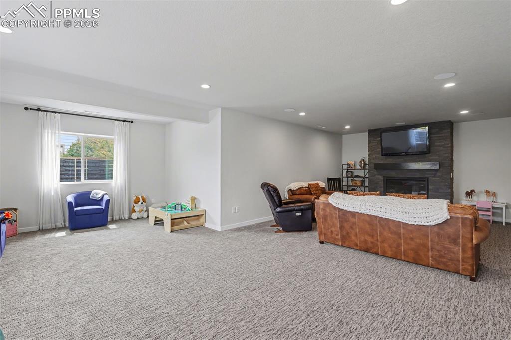 Image 31 of 50: Family Room