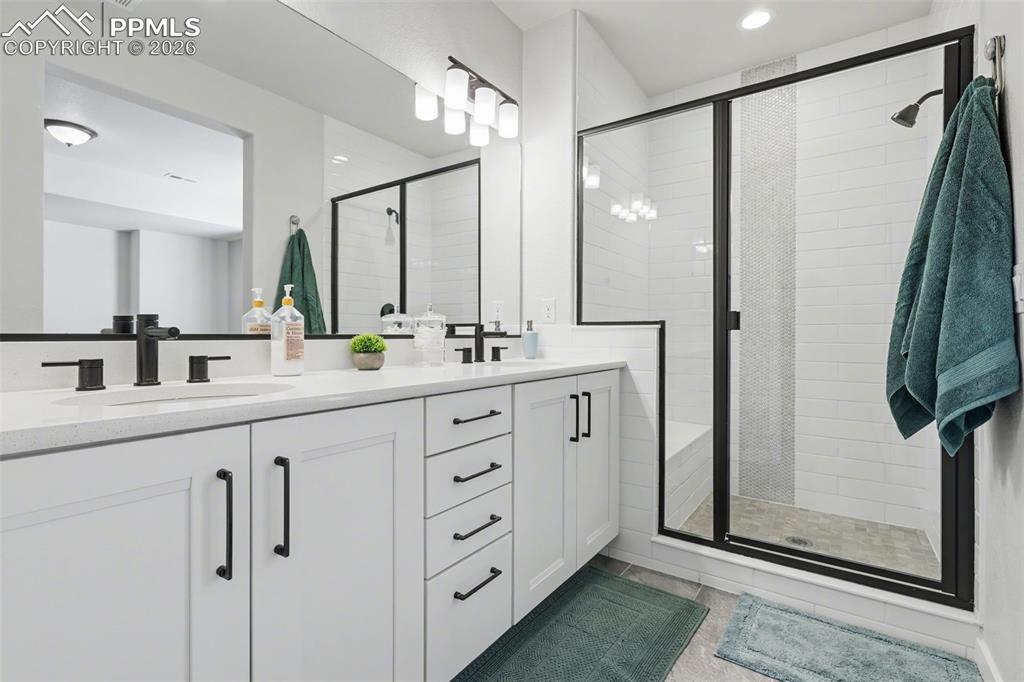 Image 38 of 50: Bathroom