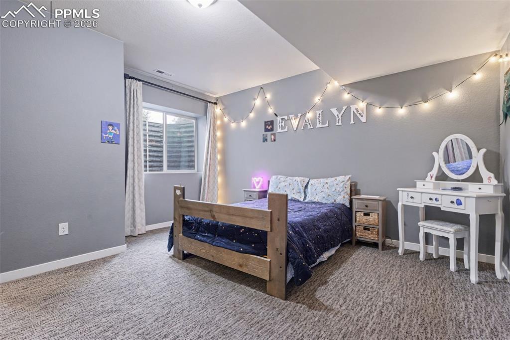 Image 39 of 50: Bedroom