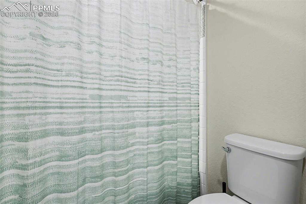 Image 41 of 50: Bathroom