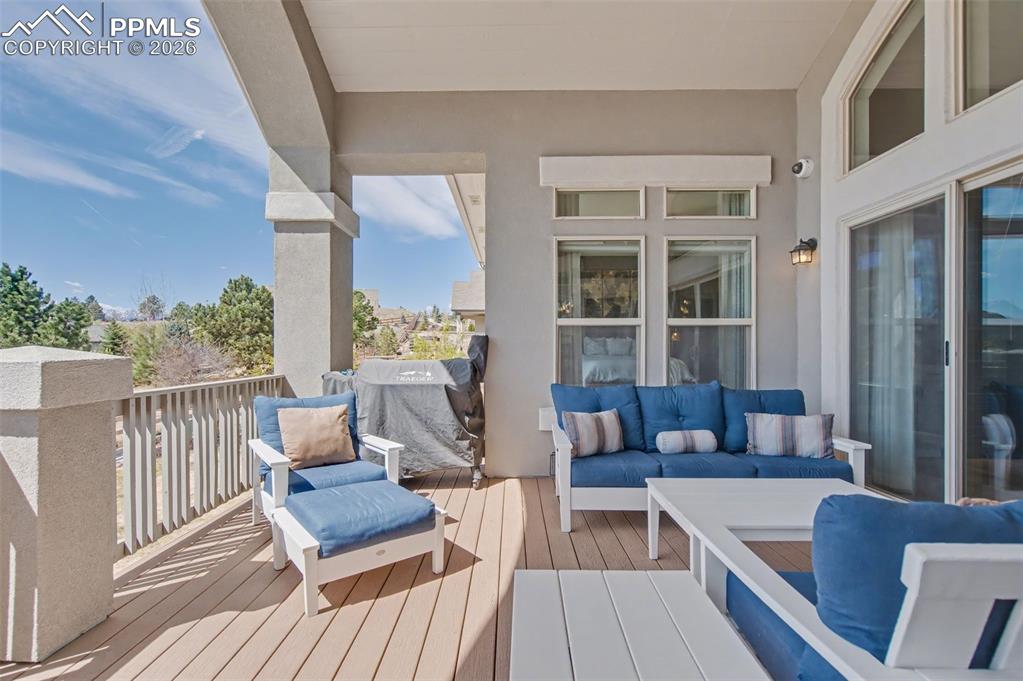 Image 44 of 50: Deck