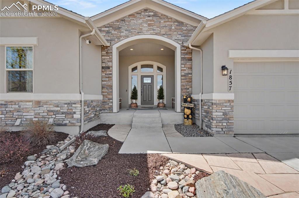 Image 6 of 50: Entry