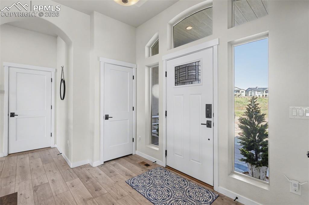 Image 7 of 50: Entry