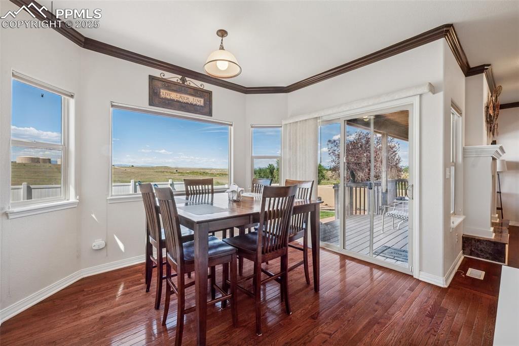 Image 12 of 28: Dining Area