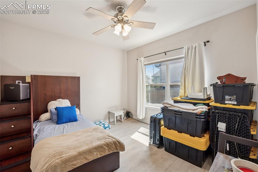 Image 17 of 28: Bedroom