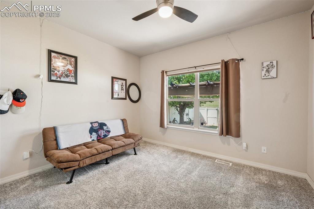 Image 19 of 28: Bedroom