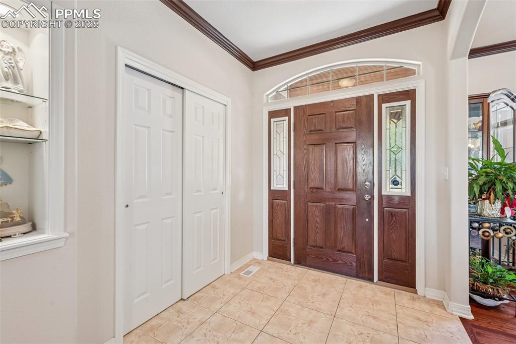 Image 6 of 28: Entry