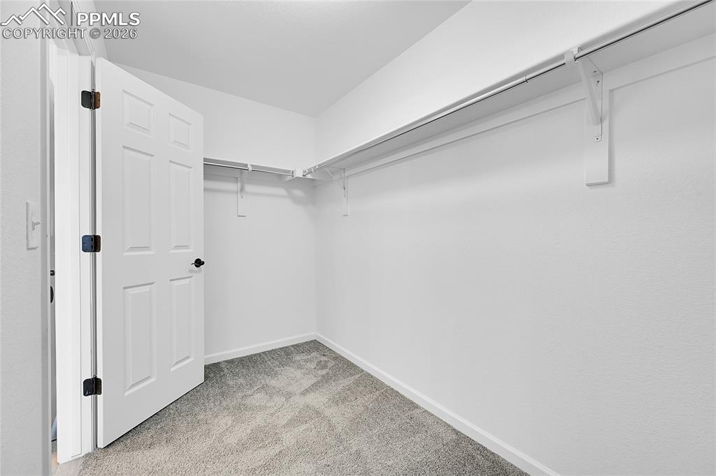 Image 20 of 34: Closet