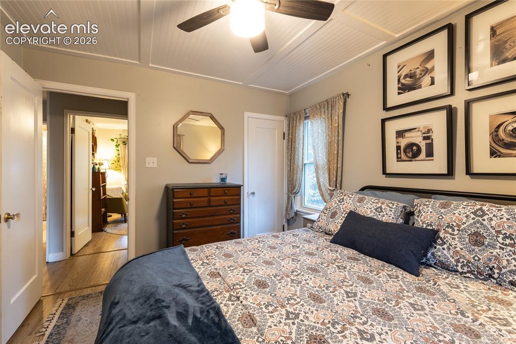 Image 12 of 23: Bedroom