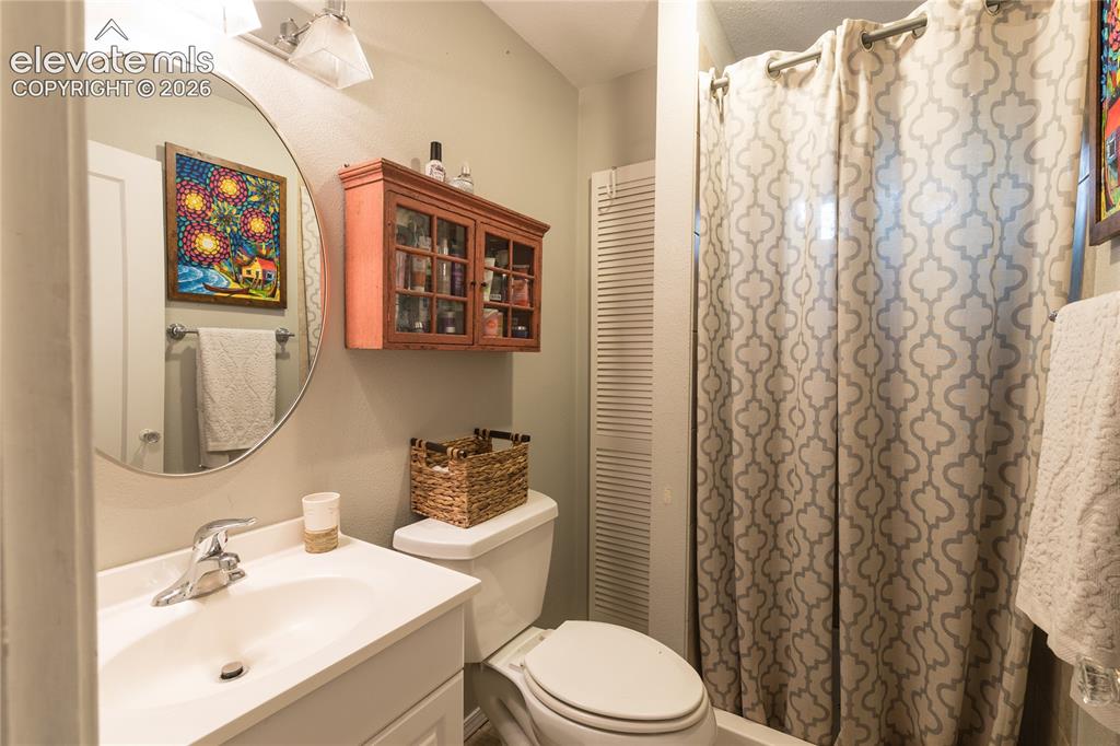 Image 13 of 23: Bathroom