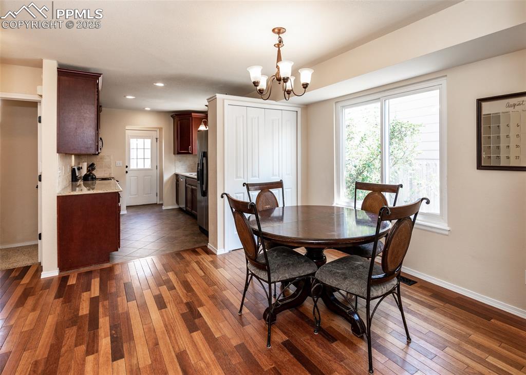 Image 13 of 50: Dining Area